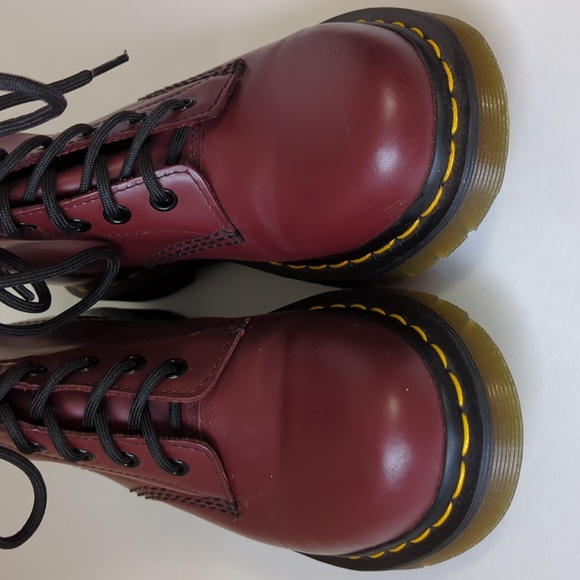 Dr. Martens 1460 SMOOTH LEATHER LACE UP BOOTS - Cherry Red Smooth - Size 6 - Picture 3 of 11
